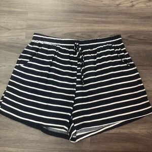 Cute Pull On Shorts EUC